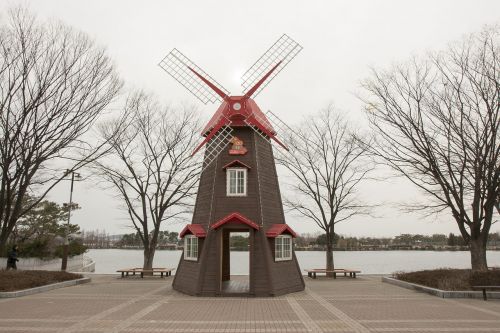 lake park windmill a small library