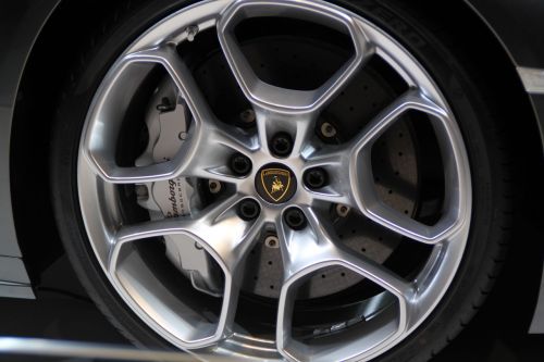 lamborghini wheel hub automotive