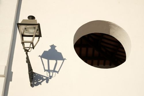 lamp shadow hole