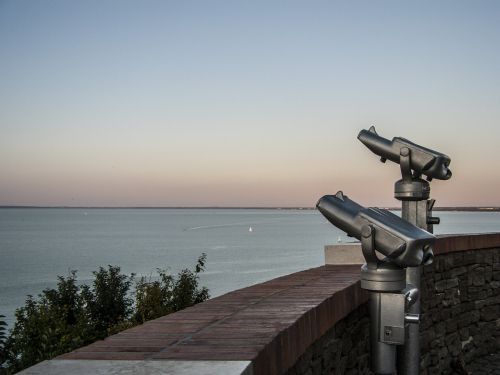 landscape binoculars water