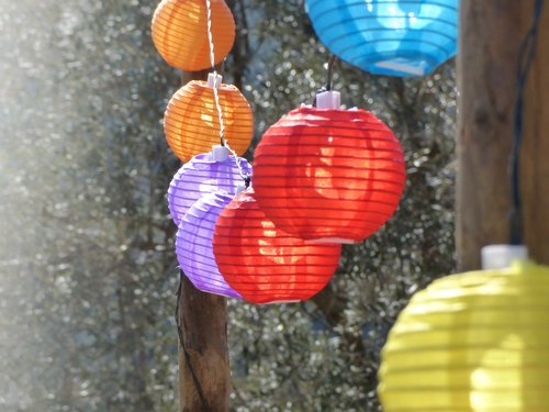 lanterns  wreath  lights