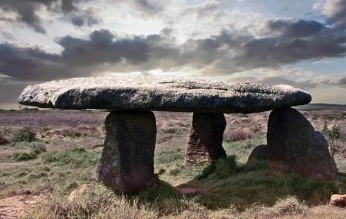 lanyon quoit  south gland  dolmen