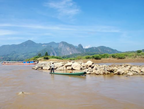 laos mékong fisherman