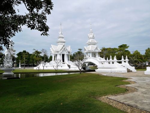 laos white temple