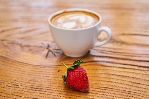 latte  strawberry  the drink
