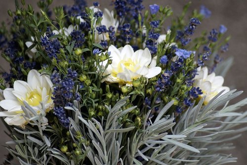 lavender  lein  bouquet