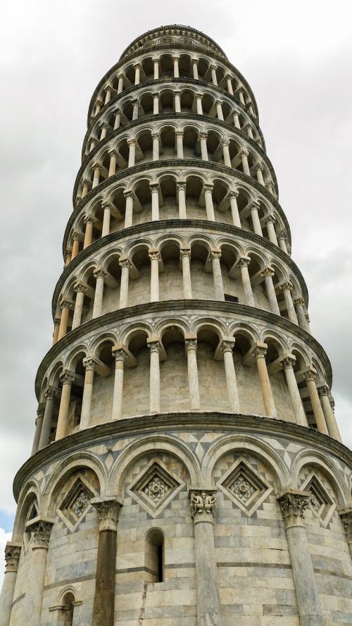 leaning tower pisa italy