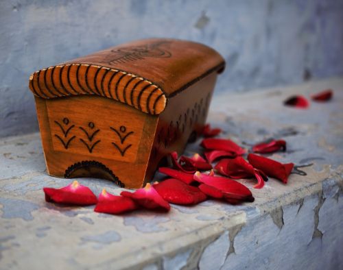 leaves from roses wooden box blue
