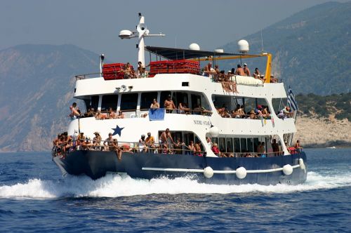 lefkas boat cruise