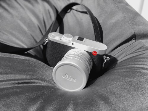 leica  camera  black and white