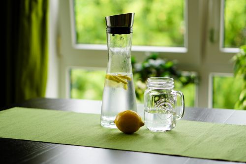 lemon water refreshment