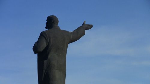 lenin russia monument