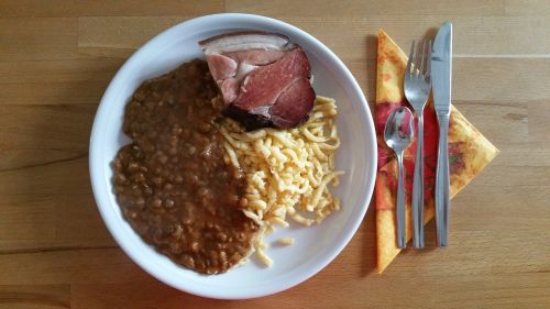 lenses with spaetzle and smoked meat original swabian
