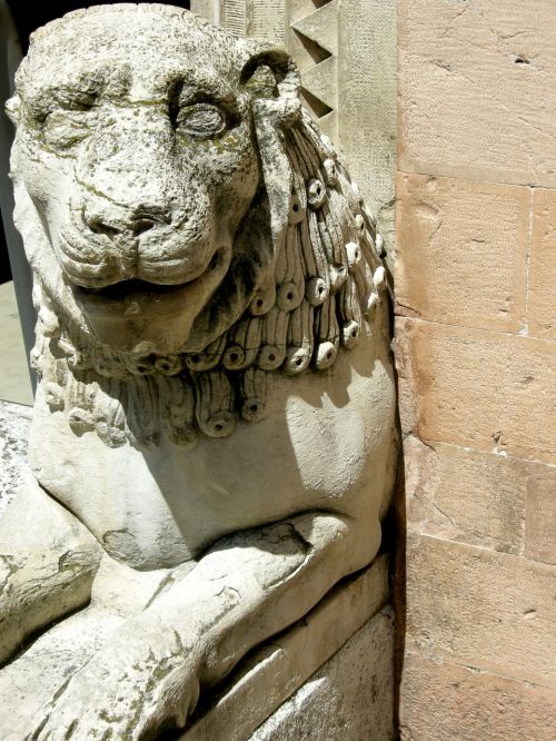 leo stone sculpture