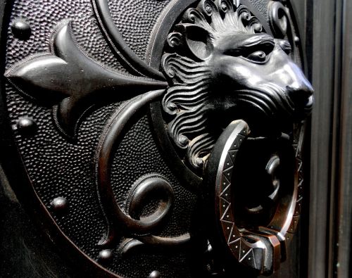 leon iron decoration