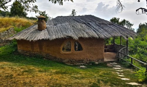 leshten clay house village