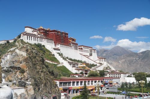 lhasa the potala palace sunny days