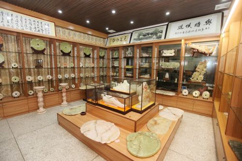 li and furniture city showroom jade article