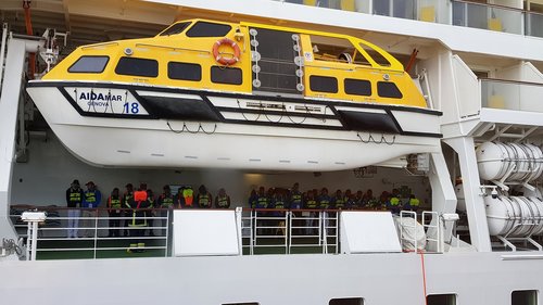 lifeboat  sloepenrol  cruise ship