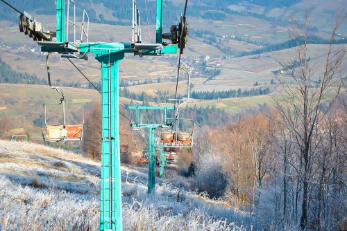 lift skiing mountains