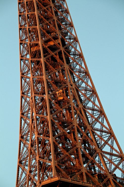 lift eiffel tower