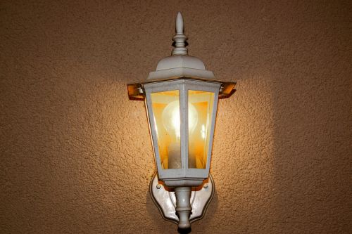 light outdoor lighting yellow