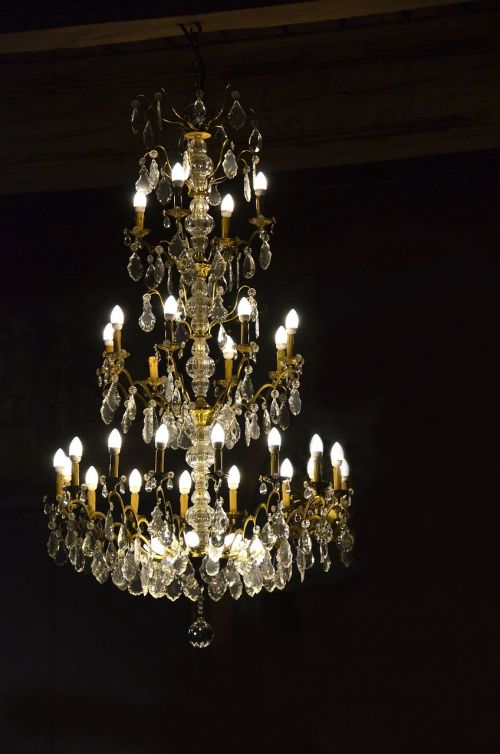 light chandelier suspension