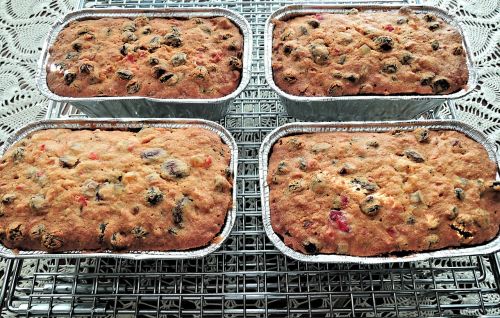 light christmas cake pineapple raisins