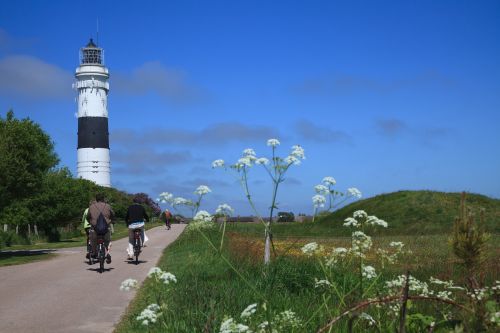 lighthouse sylt cyclists
