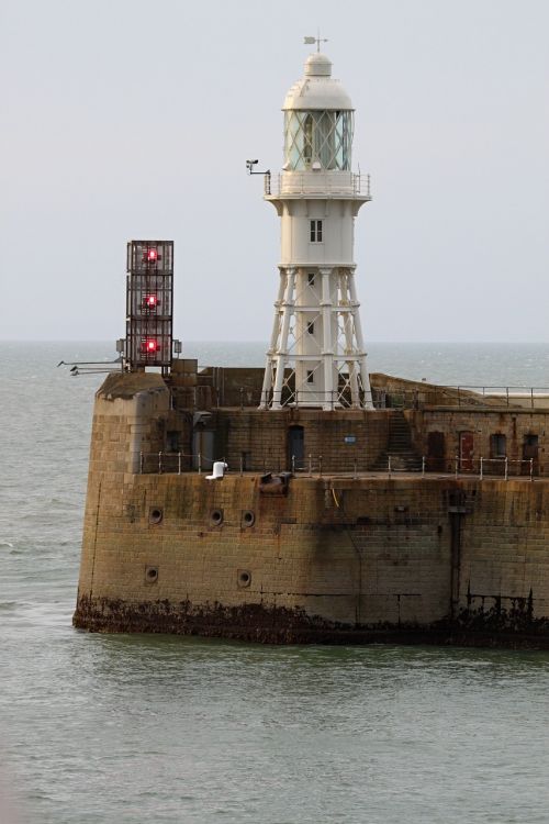 lighthouse port dover