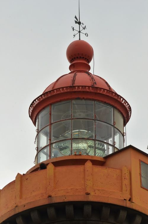 lighthouse lamp sea
