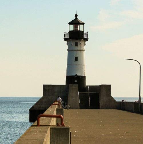 lighthouse duluth minnesota breakwater