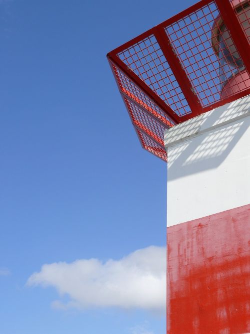 lighthouse scheveningen red