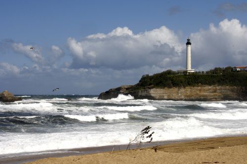 lighthouse sea waves