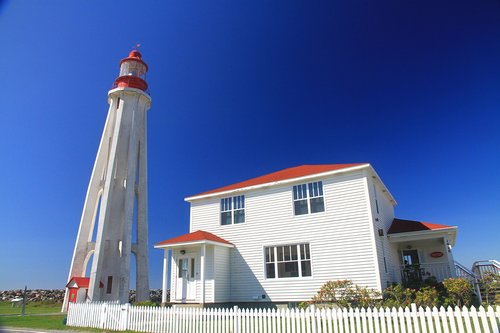 lighthouse  ocean  side