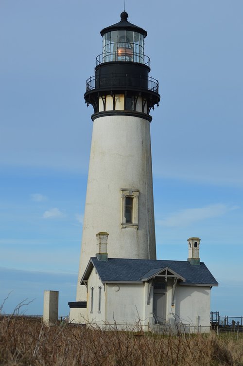 lighthouse  yaquina  oregon