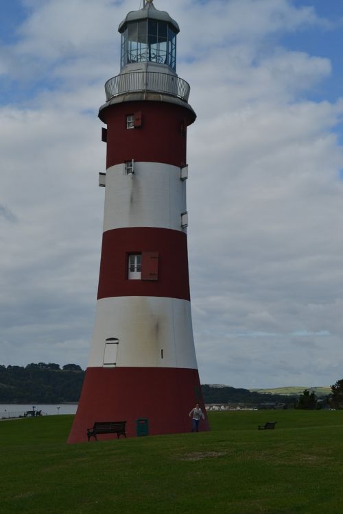 lighthouse white red