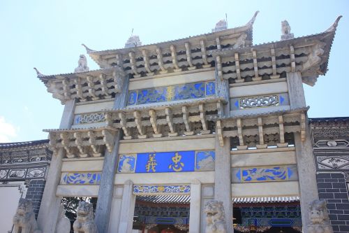 lijiang wooden house zhong yi