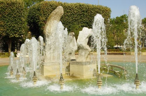 lille fountain statues