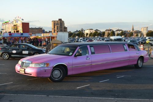 limousine rosa auto