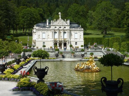 linderhof palace fountain