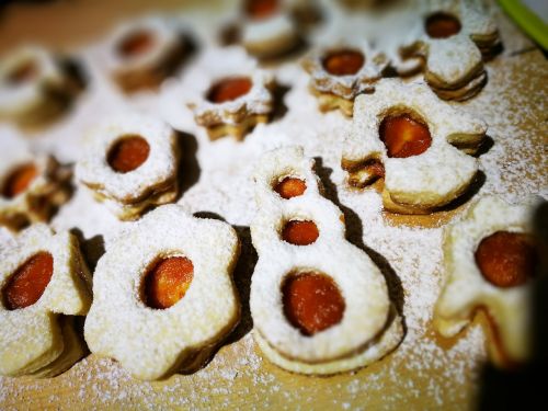 linzer christmas cake