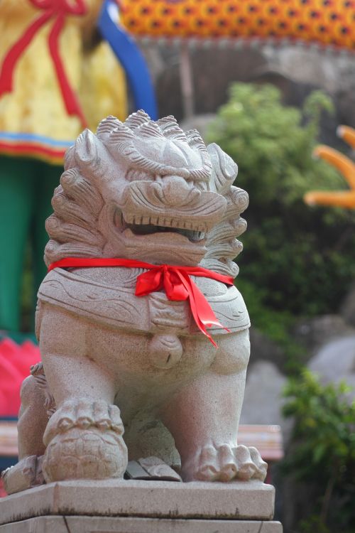 lion statue chinese