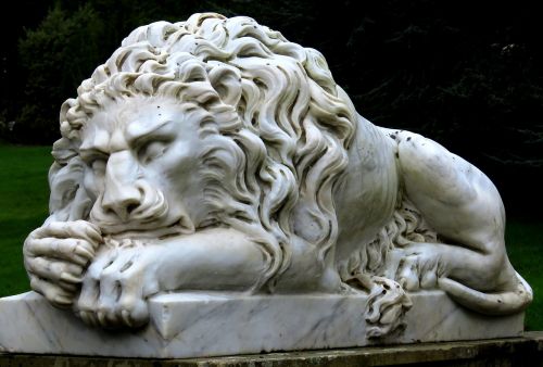 lion statue sculpture