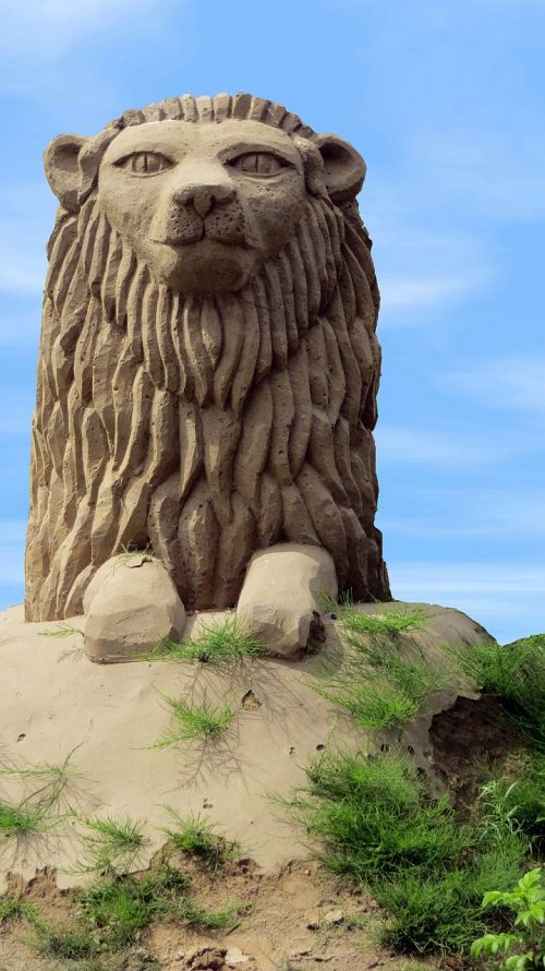 lion sand sculpture art