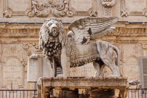lion statue pegasus