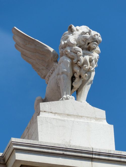 lion statue wing