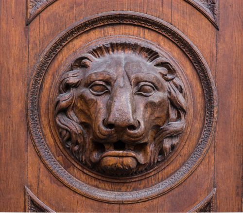 lion head wood