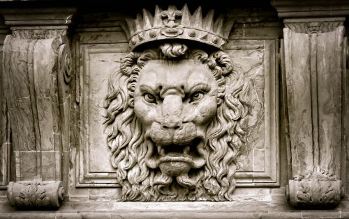 lion king crown