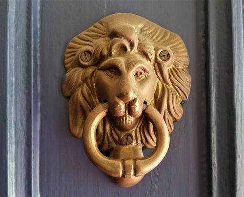 lion door doorknocker